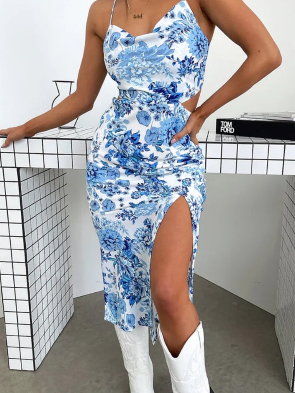 NWOT That's so fetch Floral Blue White Midi Dress Small